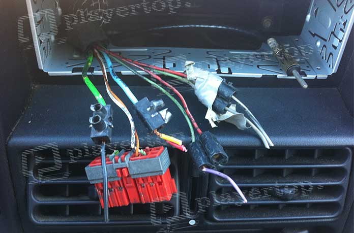 Comment réparer ou changer le poste radio d'une voiture ?